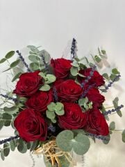 Kristal Cam Vazoda 9 Adet Kırmızı Gül