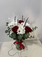 Silindir Cam Vazoda Gül ve Papatya Çiçeği