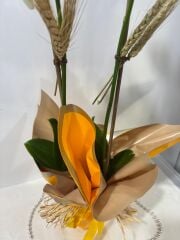 2 Dal Beyaz Orkide Sarı Buket Kağıtlı