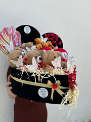 Kalpli Kutuda Ayıcıklar ve Kalpli Yastık  Hediye kutusu