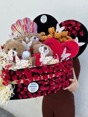 Kalpli Kutuda Ayıcıklar ve Kalpli Yastık  Hediye kutusu