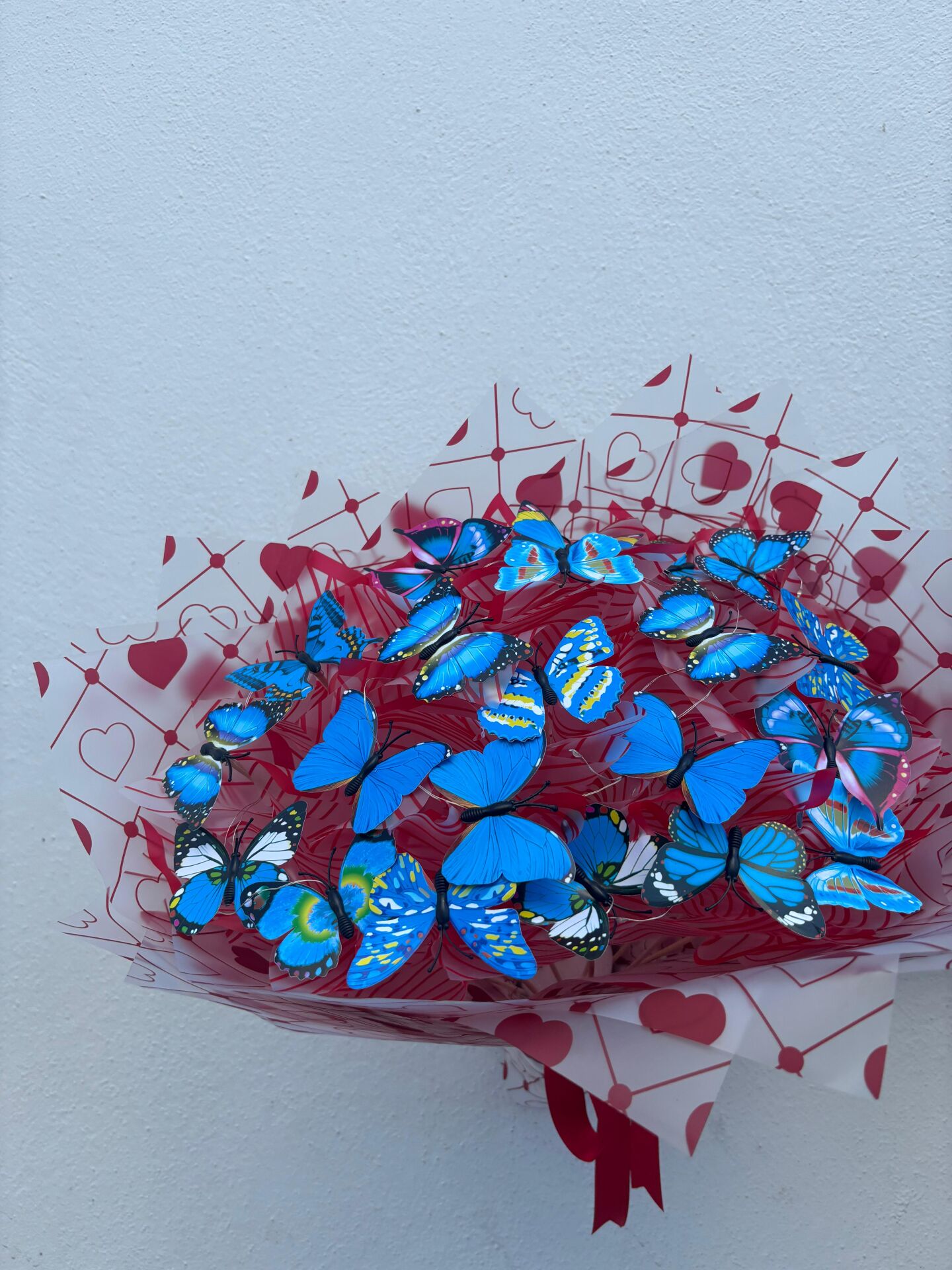 Işıklı Kırmızı Renkte Kelebek Buketi