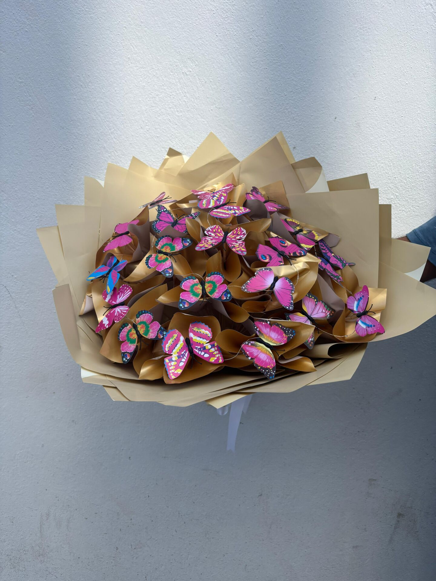 Altın Sarısı Renginde Işıklı kelebek buketi