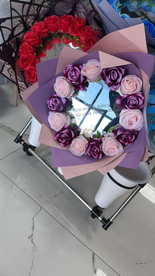 Mavi Yapay Güllü Aynalı Buket