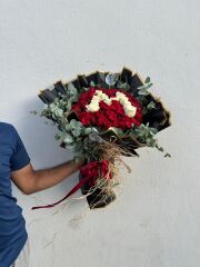 Kırmızı Gül ve Beyaz Güllerle Kişiye Özel Harf Bukette