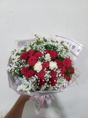Beyaz Gül ve Kırmızı Gül Buketi