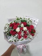 Beyaz Gül ve Kırmızı Gül Buketi