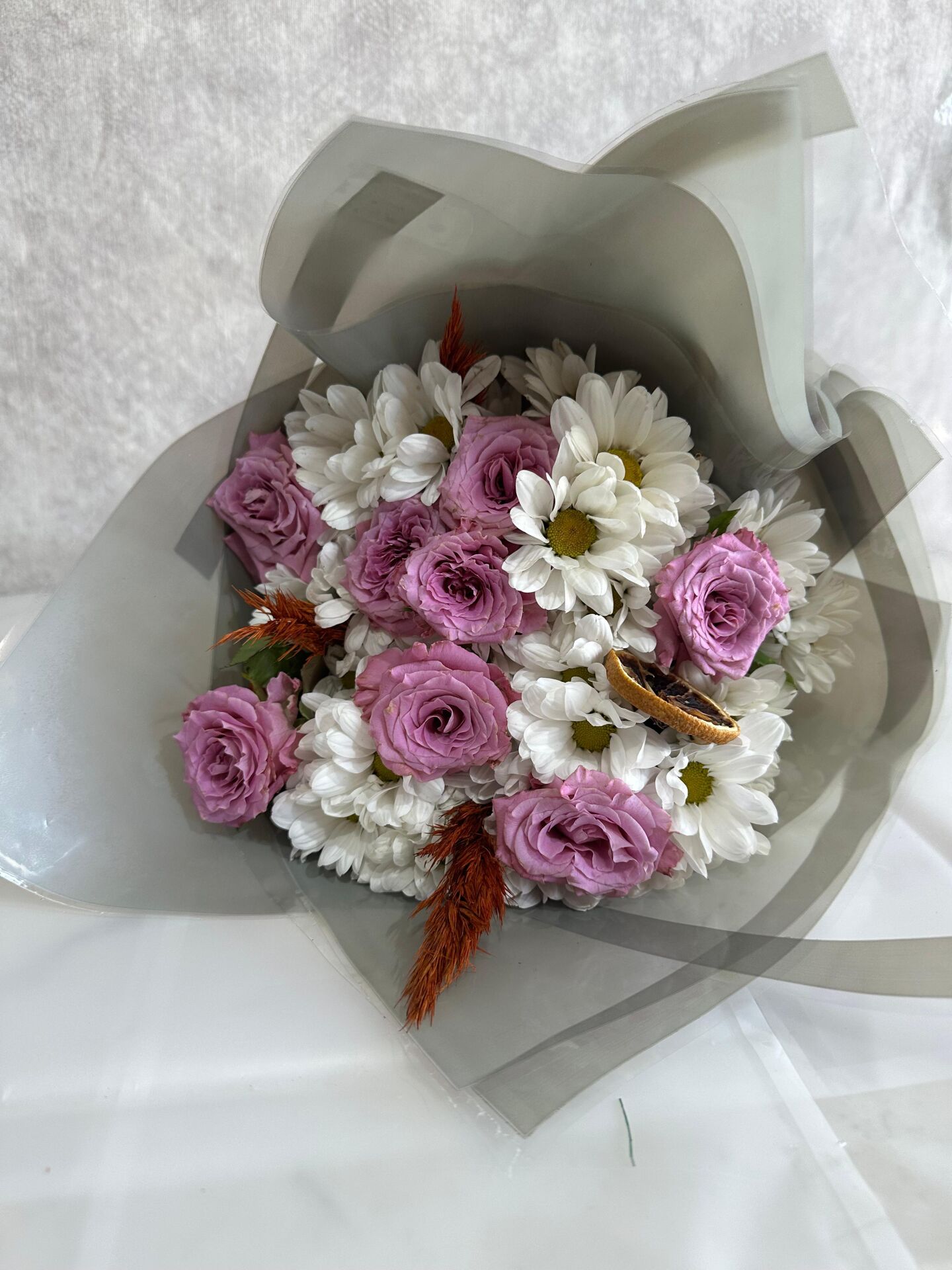 Lila Gül ve Beyaz Papatya Buketi