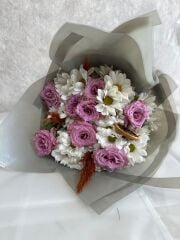 Lila Gül ve Beyaz Papatya Buketi