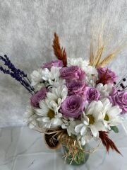 Kristal Cam Vazoda Beyaz Papatya ve Lila Gül