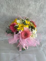 Silindir Cam Vazoda Renkli Gerberalar