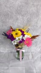 Silindir Cam Vazoda Karışık Çiçekler