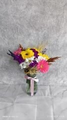 Silindir Cam Vazoda Karışık Çiçekler