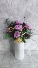 Beyaz Plastik Vazoda 5'li Lila Güller