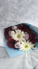 Renkli Gerbera ve Lila Gül Buketi