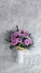 Beyaz Plastik Vazoda 11'li Lila Güller