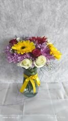 Kristal Cam Vazoda Karışık Çiçekler