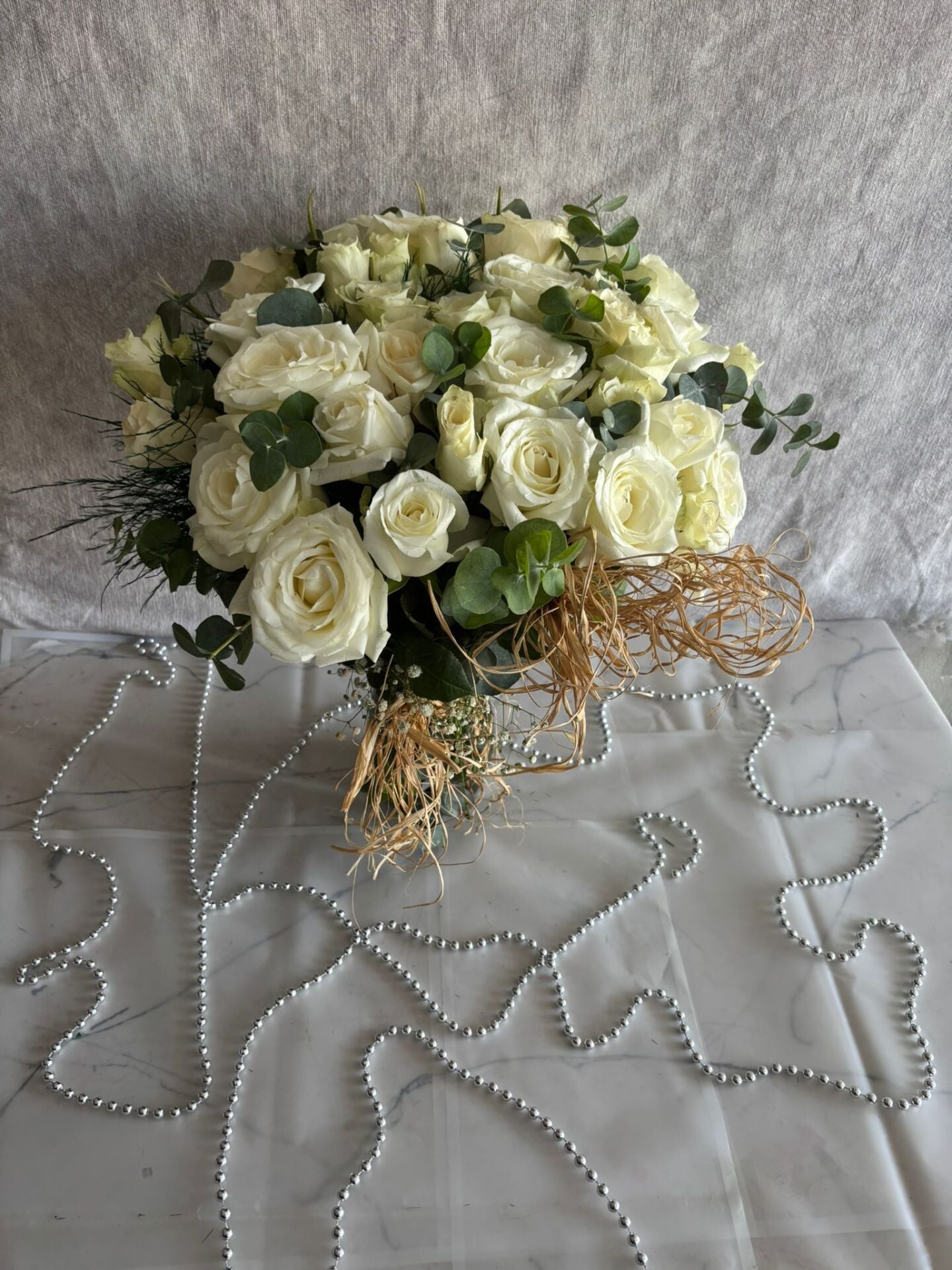 Kristal Silindir Cam Vazoda 35'li Beyaz Gül Buketi