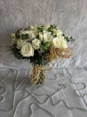 Kristal Silindir Cam Vazoda 35'li Beyaz Gül Buketi