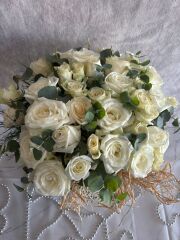 Kristal Silindir Cam Vazoda 35'li Beyaz Gül Buketi