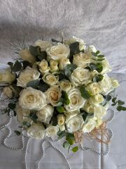 Kristal Silindir Cam Vazoda 35'li Beyaz Gül Buketi