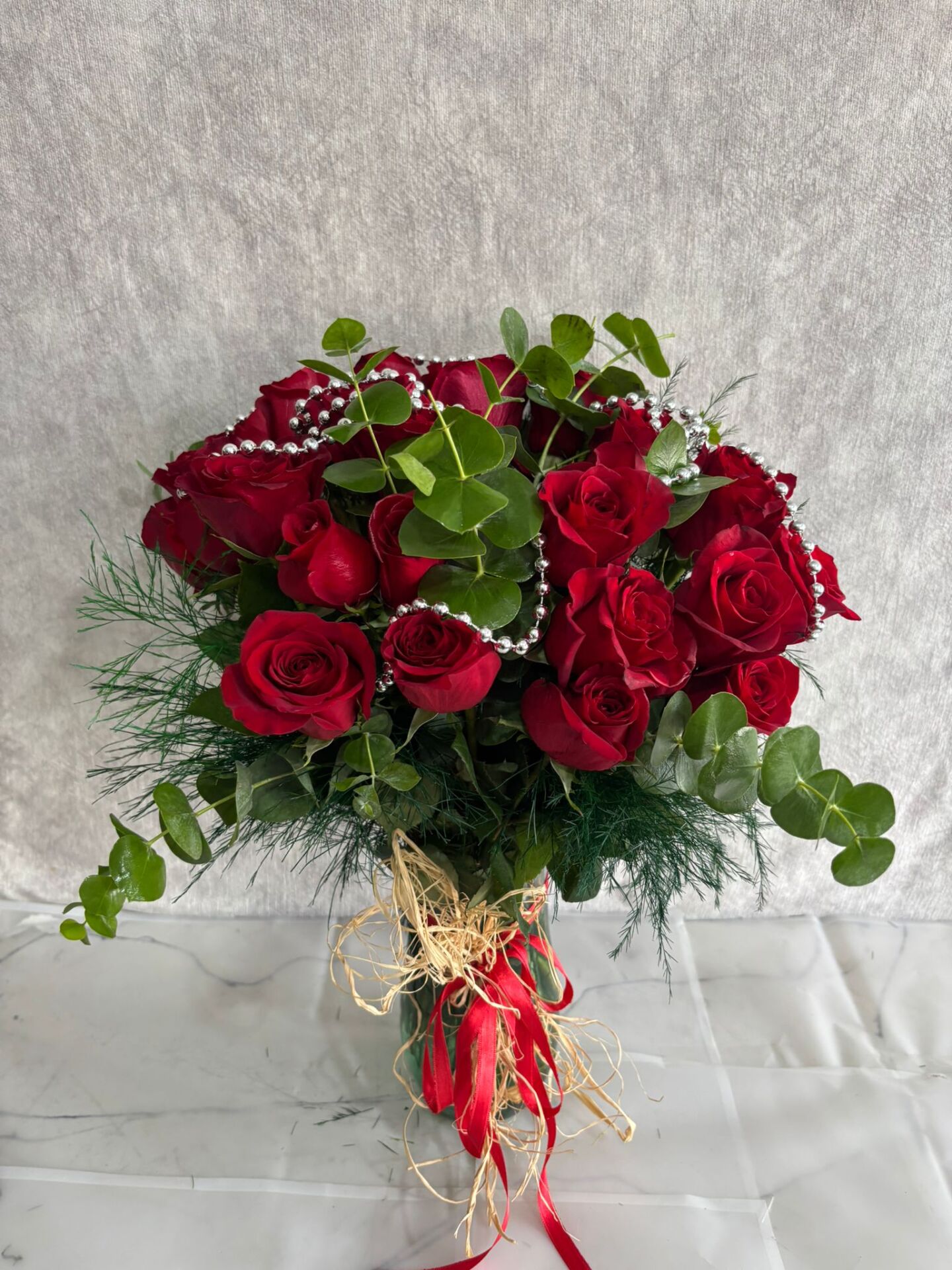 30'lu Kırmızı Gül Kristal Cam Vazoda