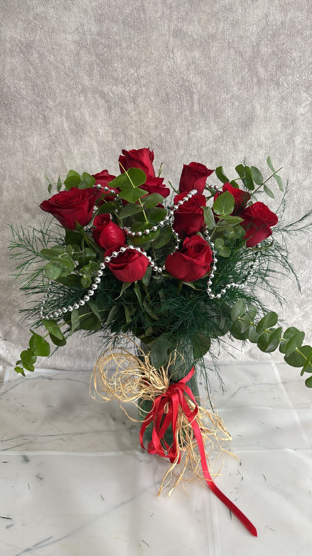 10'lu Kırmızı Gül Kristal Cam Vazoda