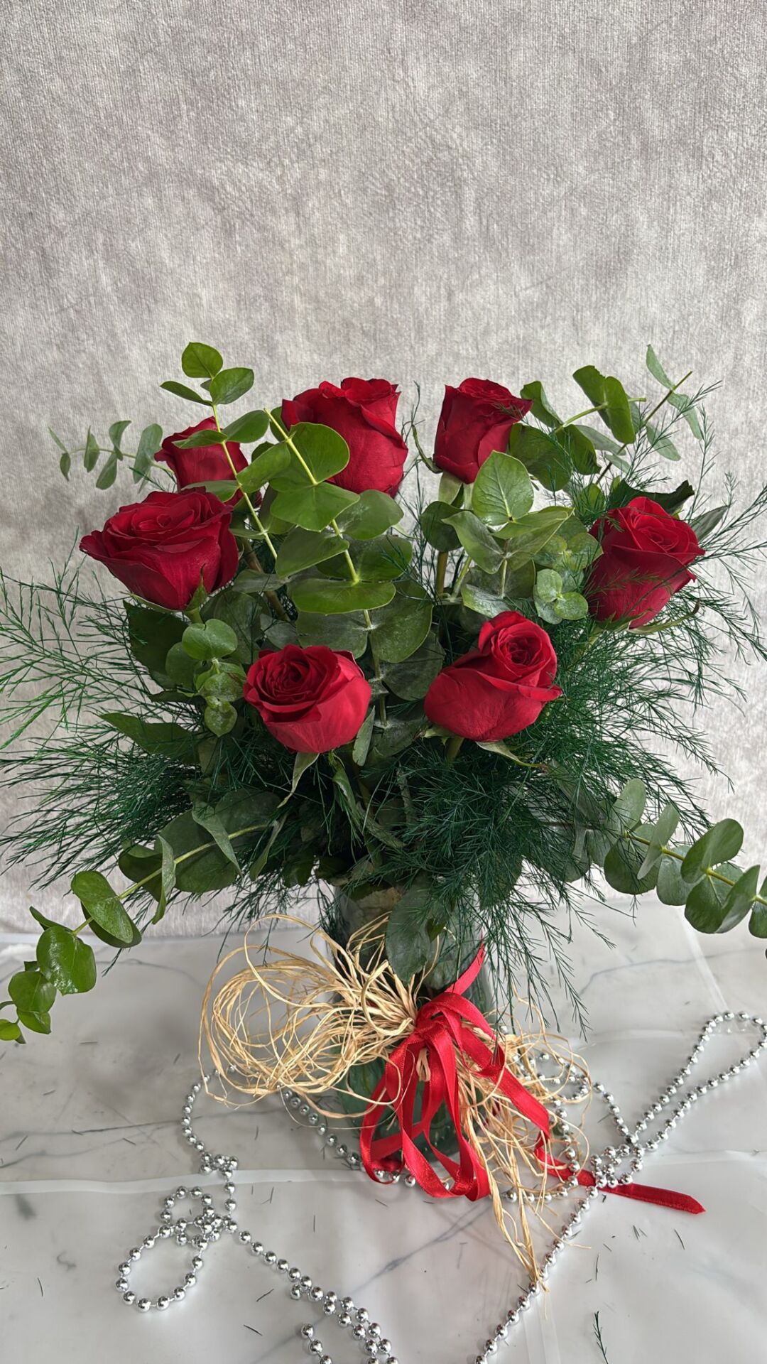 7 Adet Kırmızı Gül Kristal Cam Vazoda