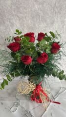 7 Adet Kırmızı Gül Kristal Cam Vazoda