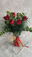 7 Adet Kırmızı Gül Kristal Cam Vazoda