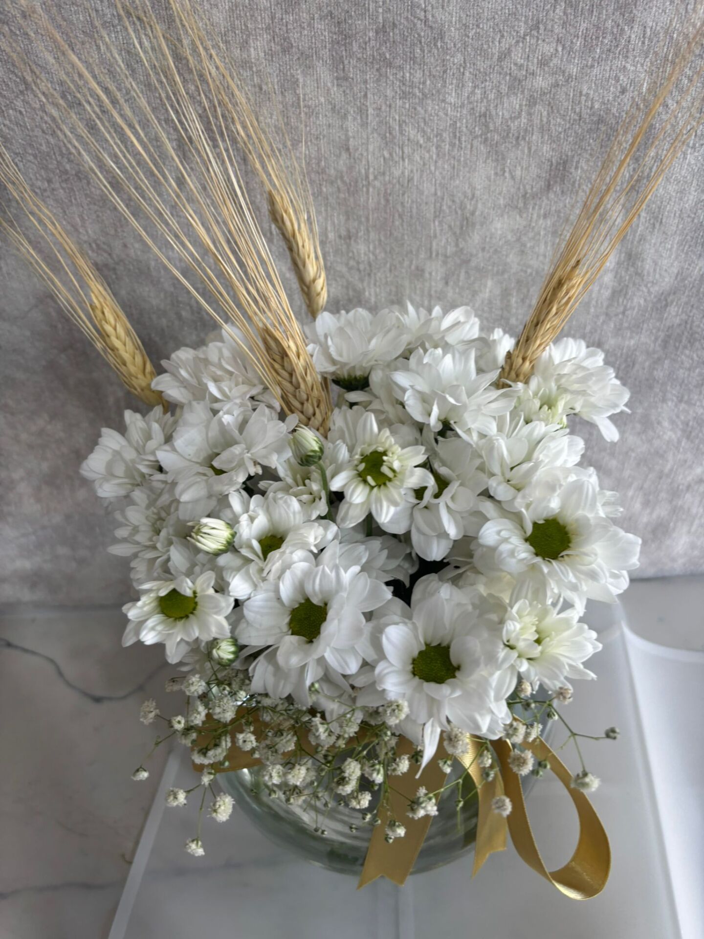 Akvaryum Cam Vazoda Beyaz Papatya Çiçeği