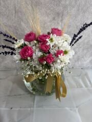 Akvaryum Cam Vazoda Beyaz Papatya ve Pembe Çardak Güller Adana çiçek