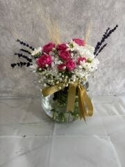 Akvaryum Cam Vazoda Beyaz Papatya ve Pembe Çardak Güller Adana çiçek