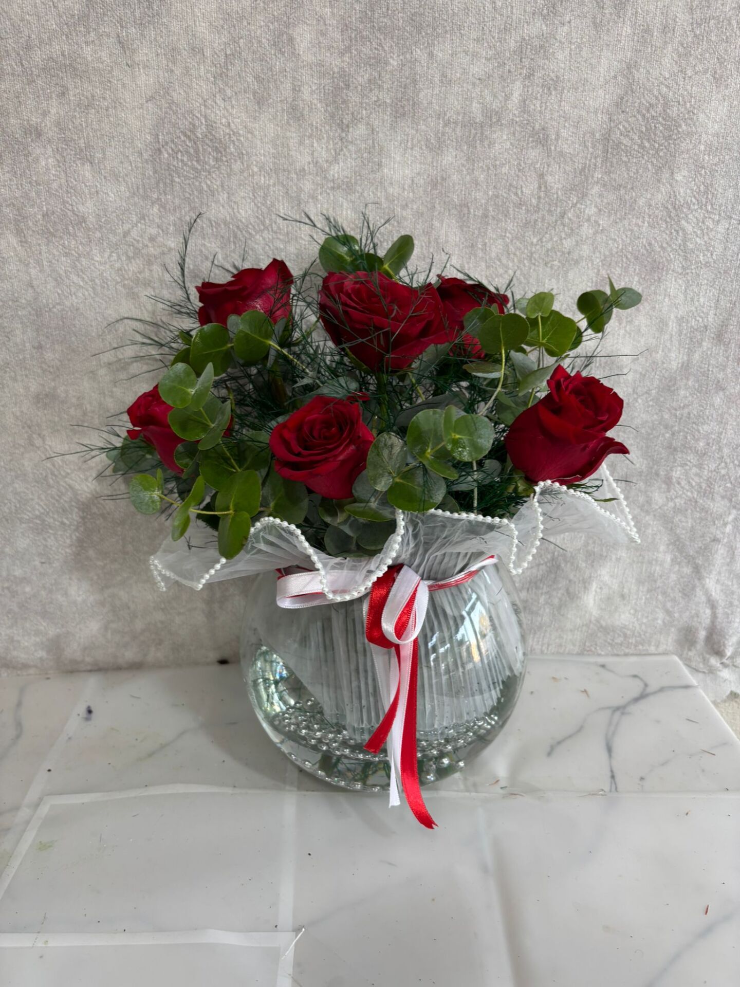 Akvaryum Cam Vazoda 6 Adet Kırmızı Gül Adana çiçek