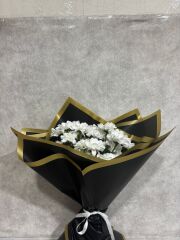 Beyaz papatya Buketi  Siyah Kağıtta