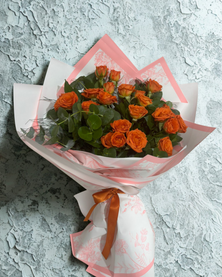 Desenli Buket Kağıtta Turuncu Çardak Güller