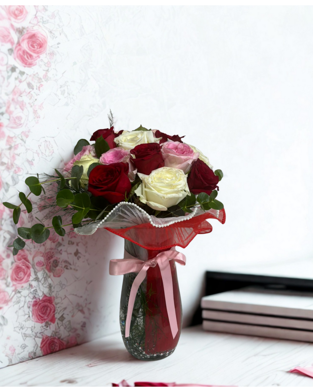 Silindir Cam Vazoda Karışık Renkli Güller Adana çiçek