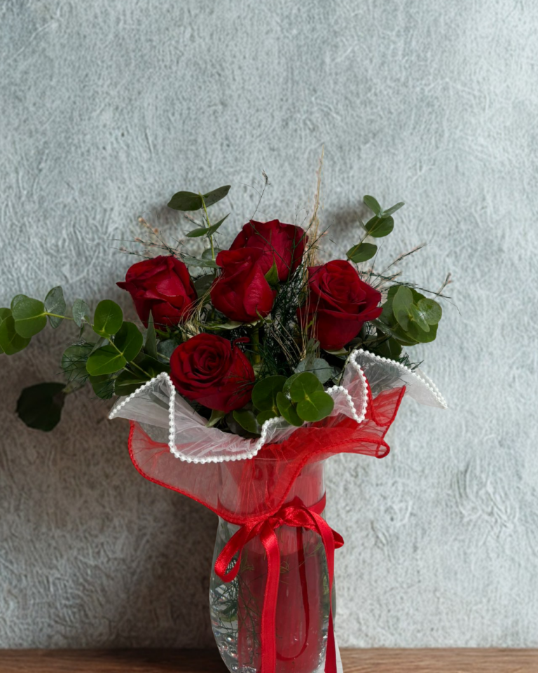 Silindir Cam Vazoda 5'Li Kırmızı Gül