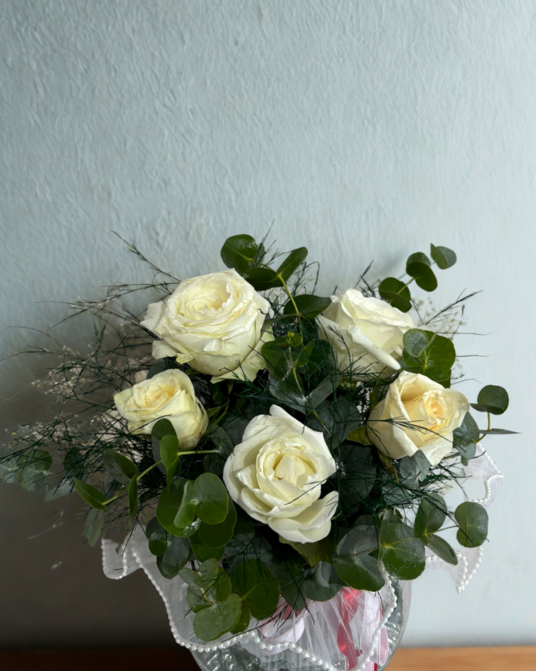 Akvaryum Cam Vazoda 5'li Beyaz Gül