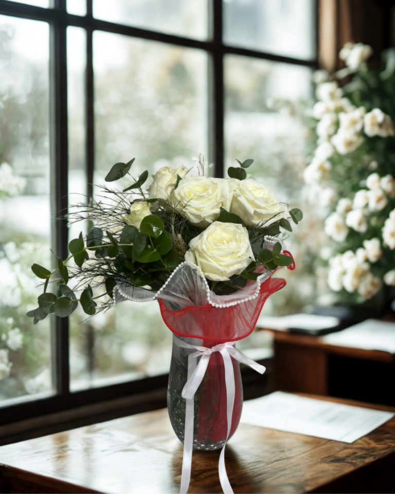 Silindir Cam Vazoda 5'li Beyaz Gül Adana çiçek