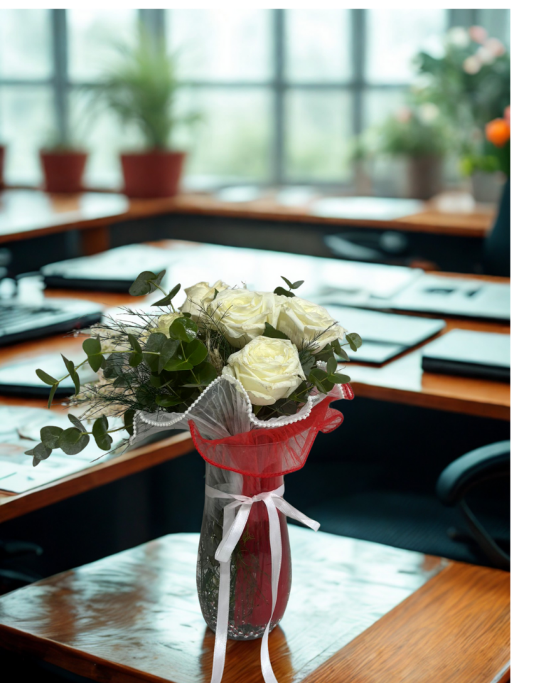 Silindir Cam Vazoda 5'li Beyaz Gül Adana çiçek