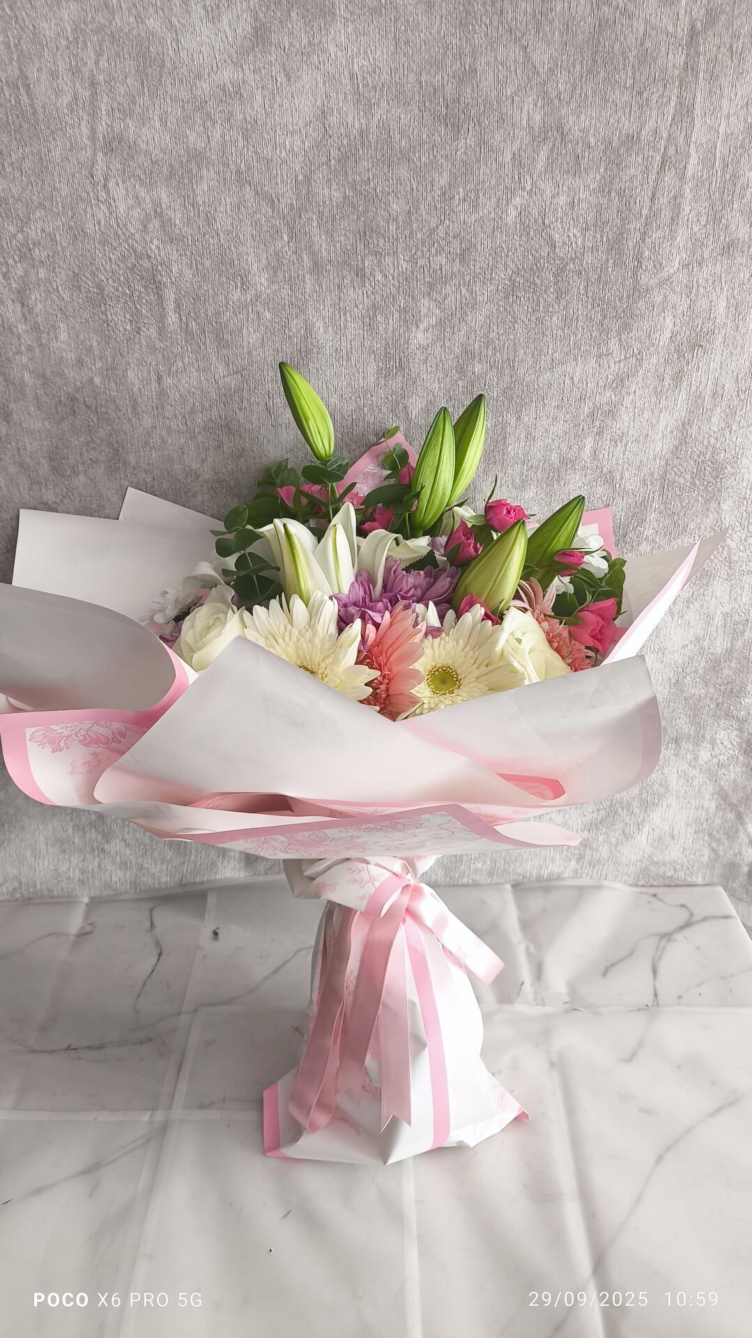 Lilyum ve Karışık Renkli Çiçekler Buketi