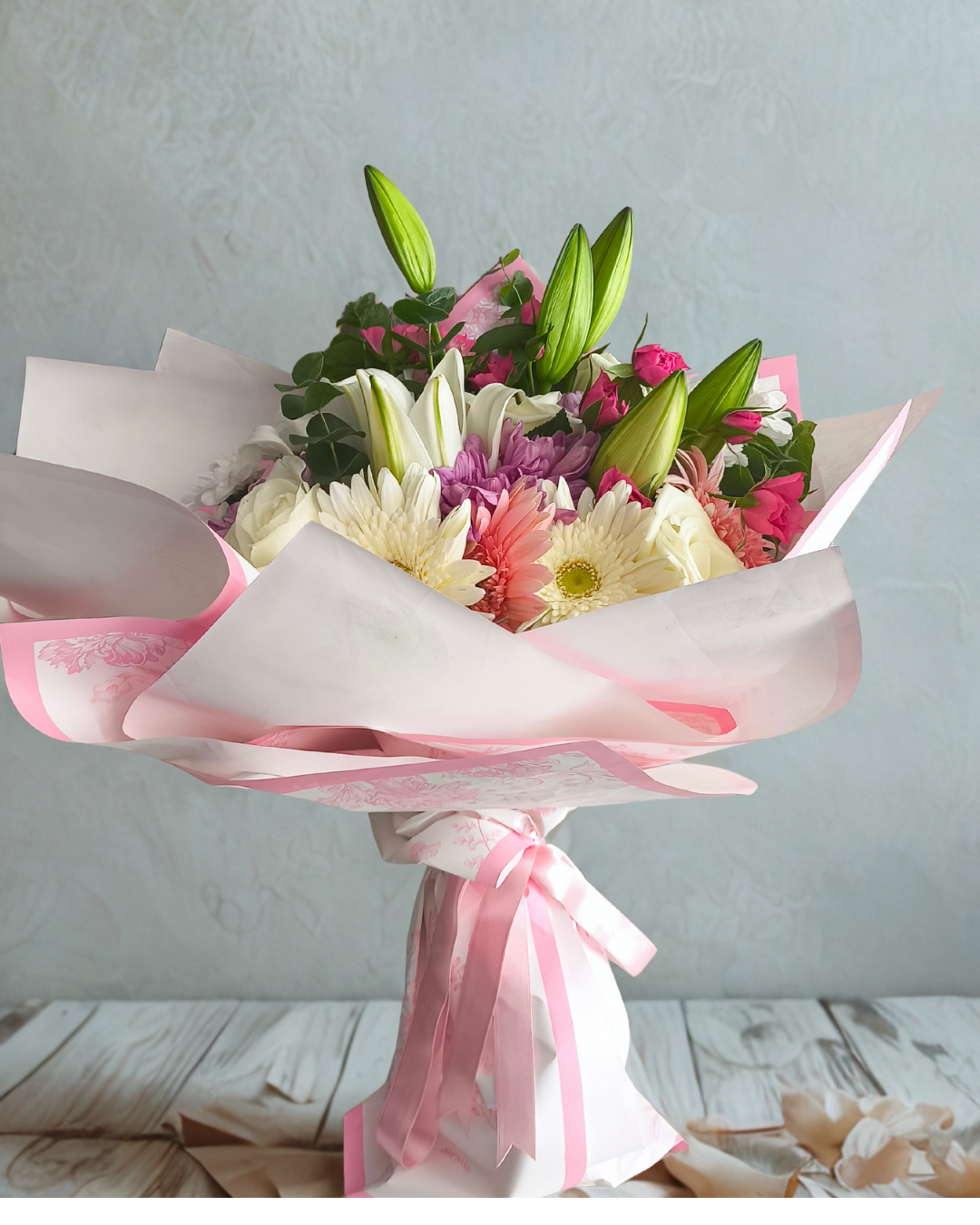 Lilyum ve Karışık Renkli Çiçekler Buketi Adana çiçek