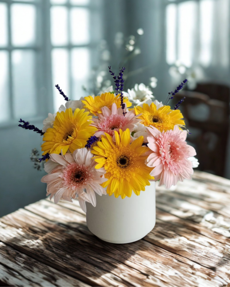 Beyaz Saksıda Renkli Gerbera ve Beyaz Papatya Aranjmanı Adana çiçek