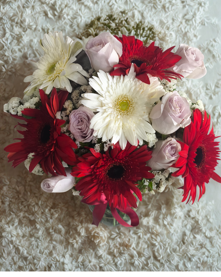 Kristal Cam Vazoda Karışık Çiçekler