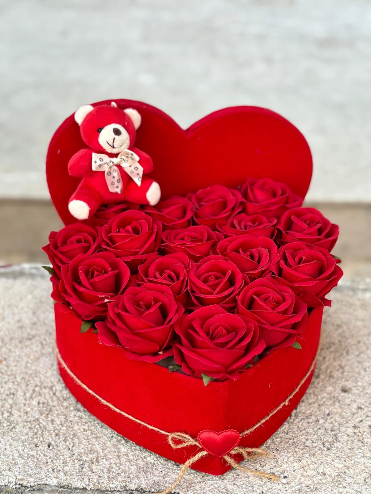 Kalpli Kutuda Yapay Kırmızı Güller Adana çiçek