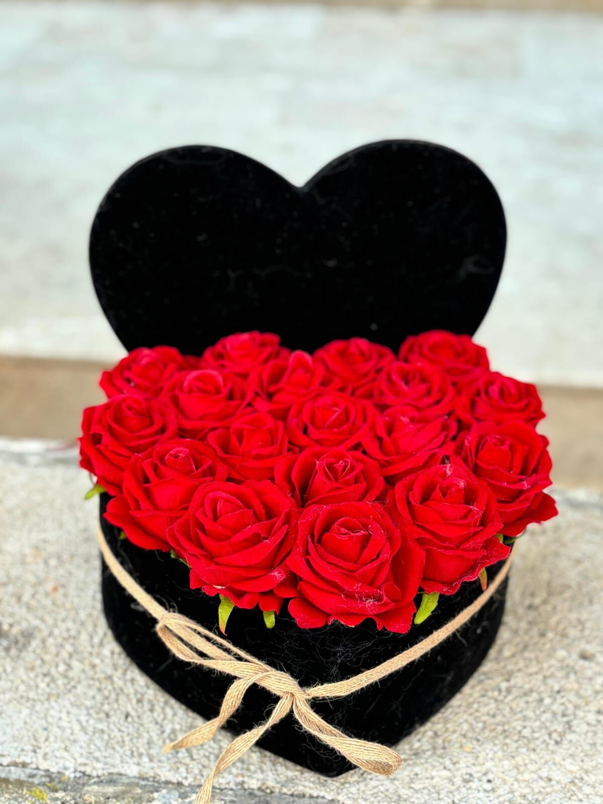 Kalpli Kutuda Yapay Kırmızı Güller Güzelliği Adana çiçek