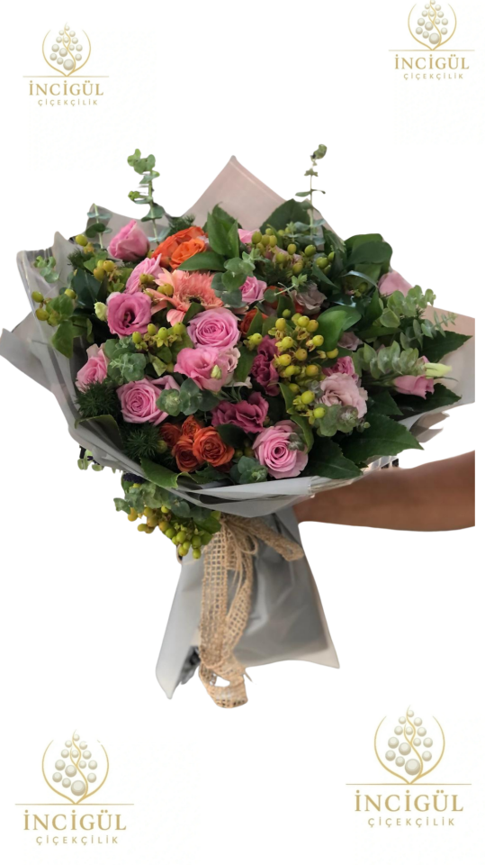 Pembe Güllerden Oluşan Şıklığıyla Rüzgarlı Buket