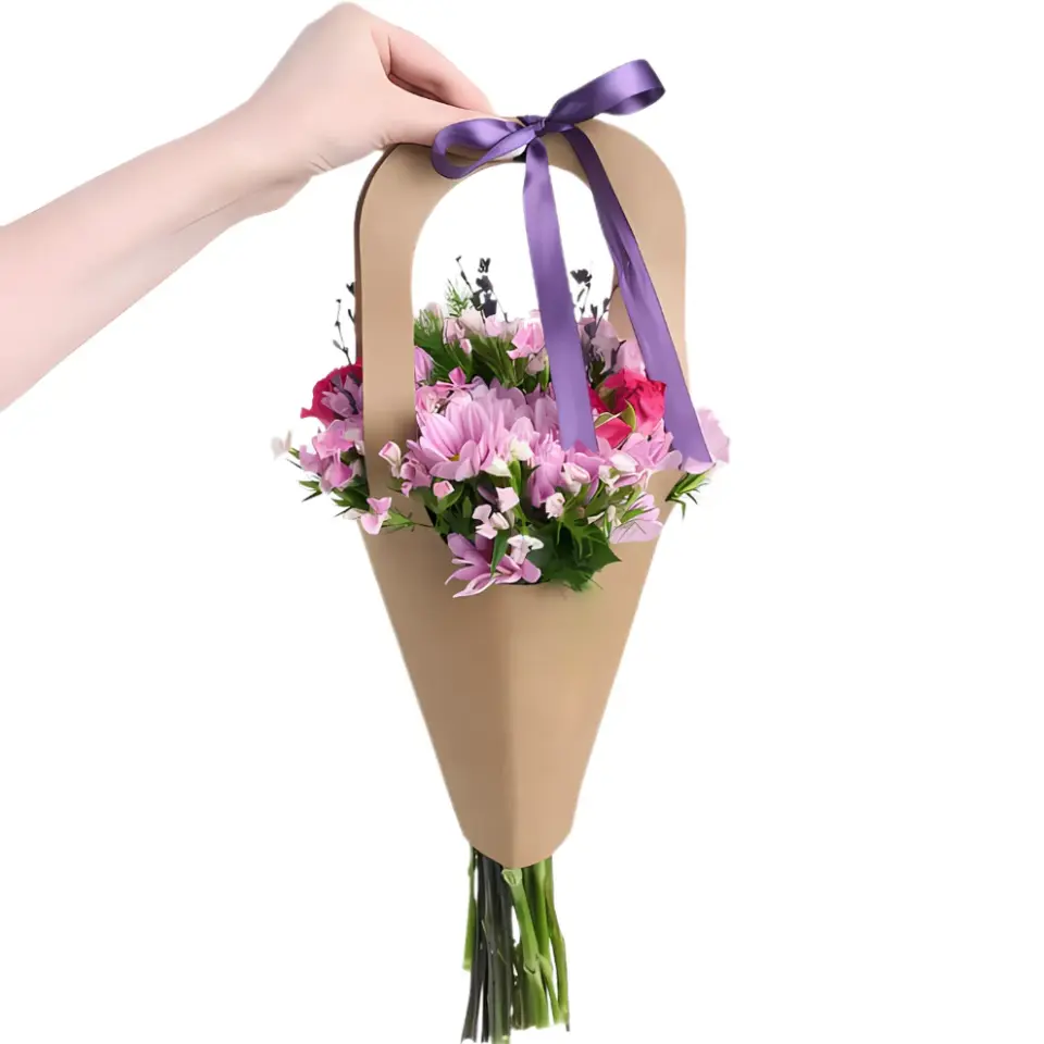 Kraft Çantada Pembe Gül ve Papatya