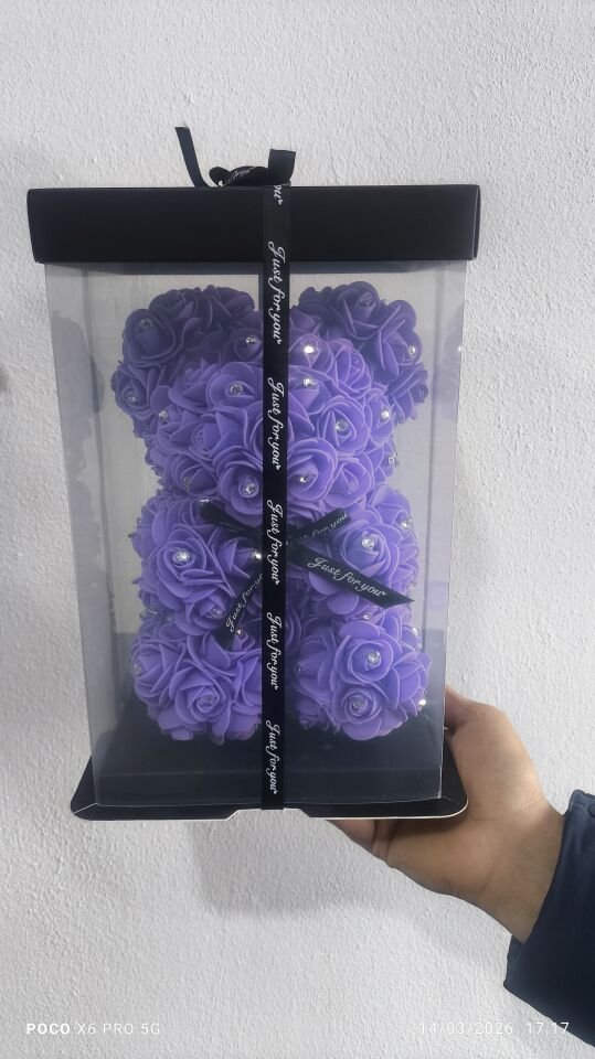 Mor Renkli Yapay Gülden Oluşan Ayıcık